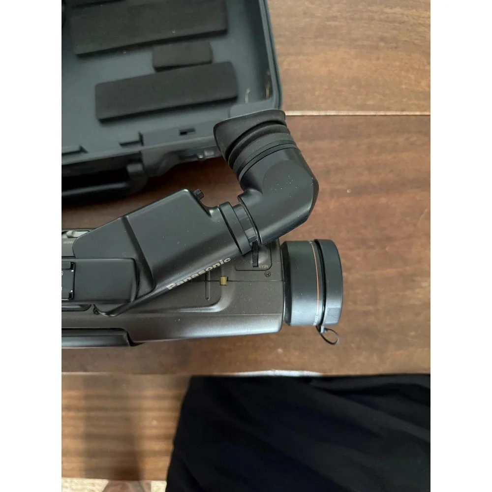 Panasonic AFx12 VHS Camcorder PV-520D w/ Case Power Adapter Tested Powers On